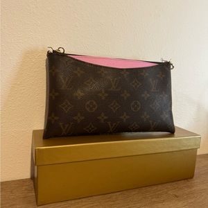 LV Crossbody Cutch Purse